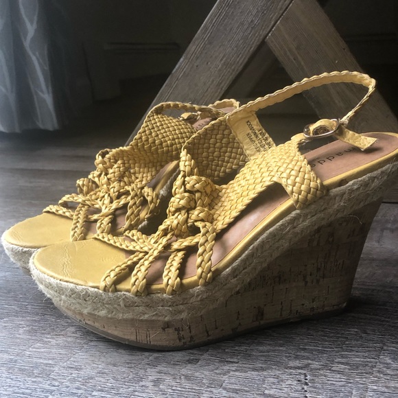 Steve Madden Shoes - Steve Madden yellow wedges 🏝
